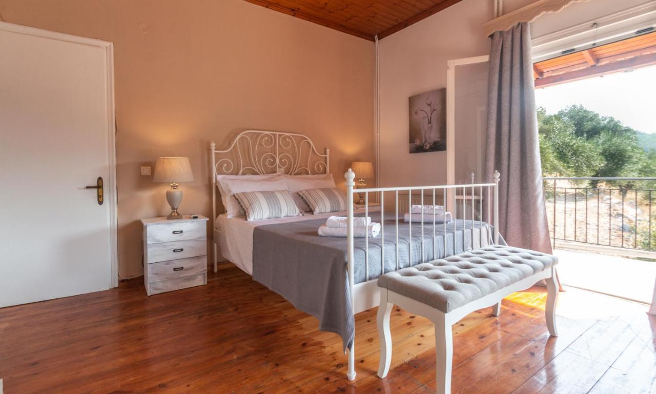 Ilia'S Holiday Home Peritheia Екстер'єр фото