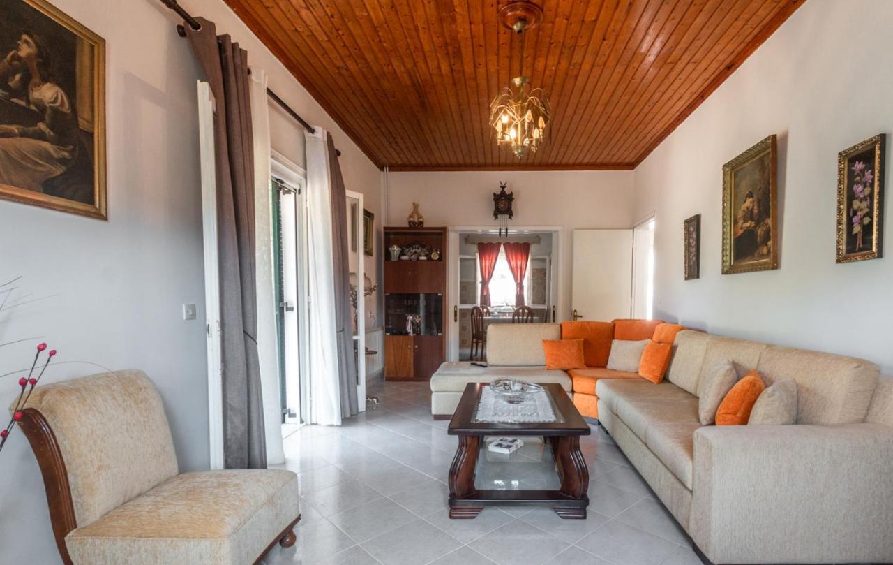 Ilia'S Holiday Home Peritheia Екстер'єр фото