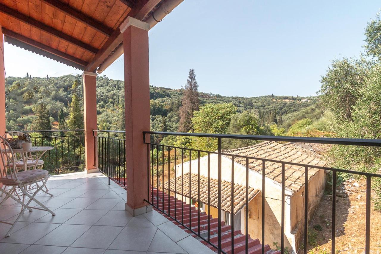 Ilia'S Holiday Home Peritheia Екстер'єр фото