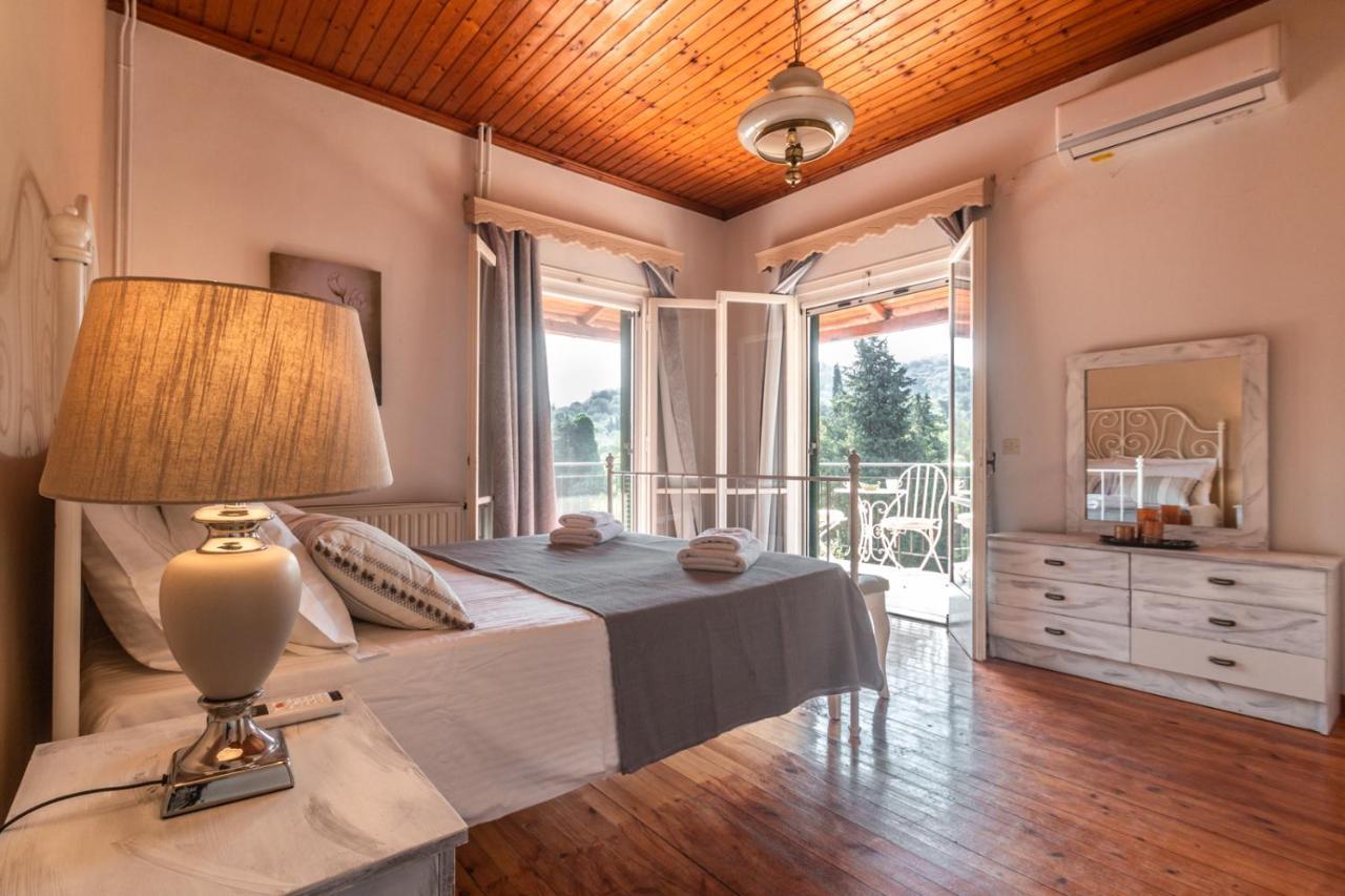 Ilia'S Holiday Home Peritheia Екстер'єр фото